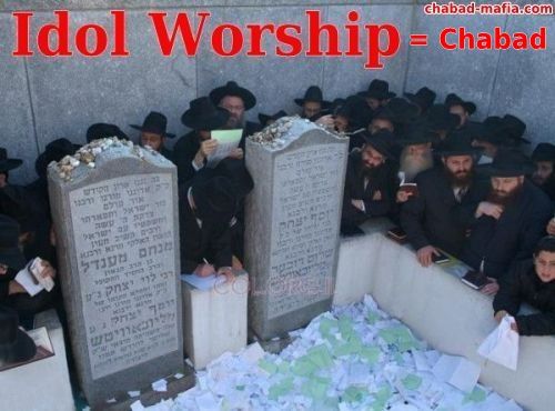 idol worshipping at the grave of the chabad rebbe